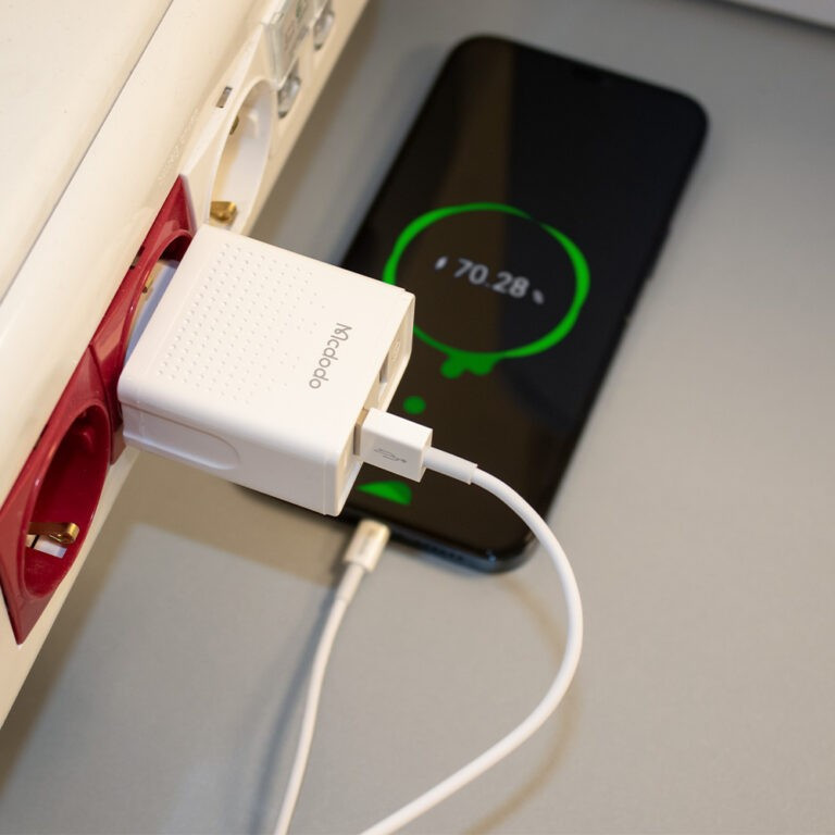 شارژر دیواری دو پورت مک دودو CH-3972 12W به همراه کابل تبدیل USB به Type-c